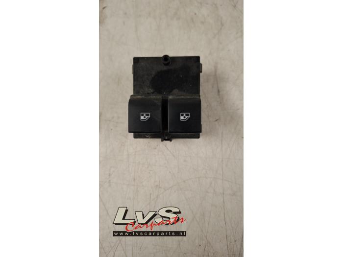 Usados Interruptor de ventanilla eléctrica Opel Adam 1.2 16V Precio € 10,00 Norma de margen ofrecido por LvS Carparts