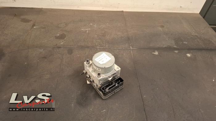 Usagé Bloc ABS Ford Focus 3 Wagon 1.5 TDCi Prix € 175,00 Règlement à la marge proposé par LvS Carparts