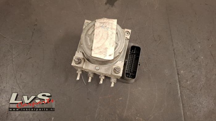 Używane Pompa ABS Renault Megane IV Estate (RFBK) 1.5 Energy dCi 110 Cena € 30,00 Procedura marży oferowane przez LvS Carparts