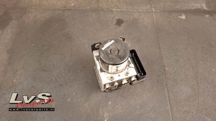 Begagnade ABS-pump Ford EcoSport (JK8) 1.5 Ti-VCT 16V Pris € 150,00 Marginaltabell erbjuds av LvS Carparts