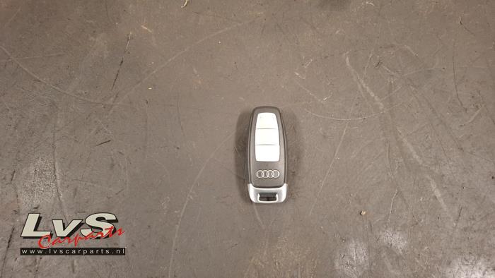 Używane Klucz Audi A3 Sportback (8YA) 1.0 30 TFSI 12V Cena € 75,00 Procedura marży oferowane przez LvS Carparts