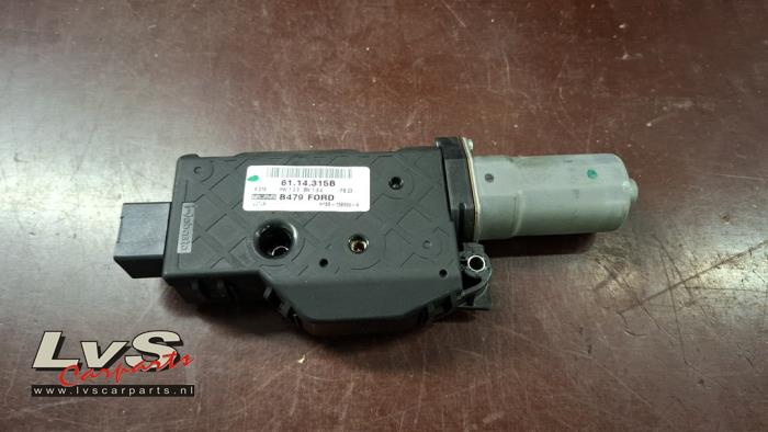 Używane Silnik szyberdachu Ford Fiesta 7 1.0 EcoBoost 12V 100 Cena € 50,00 Procedura marży oferowane przez LvS Carparts