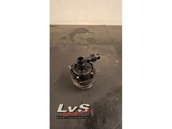 Begagnade Extra vattenpump BMW 3 serie Touring (F31) 320i 2.0 16V Pris € 45,00 Marginaltabell erbjuds av LvS Carparts