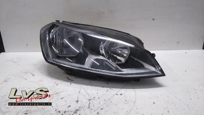 Używane Reflektor prawy Volkswagen Golf VII (AUA) 1.2 TSI 16V Cena € 125,00 Procedura marży oferowane przez LvS Carparts