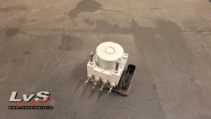 Usagé Bloc ABS Ford Fiesta 7 1.5 TDCi 85 Prix € 75,00 Règlement à la marge proposé par LvS Carparts