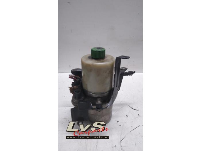 Usagé Pompe de direction Skoda Roomster (5J) 1.2 TSI Prix € 125,00 Règlement à la marge proposé par LvS Carparts