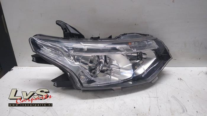 Używane Reflektor prawy Mitsubishi Outlander (GF/GG) 2.0 16V PHEV 4x4 Cena € 400,00 Procedura marży oferowane przez LvS Carparts