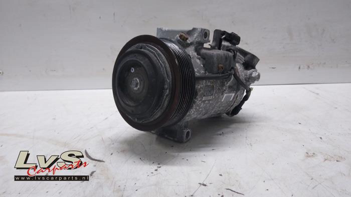 Używane Pompa klimatyzacji Nissan Qashqai (J11) 1.3 DIG-T 140 16V Cena € 54,00 Procedura marży oferowane przez LvS Carparts