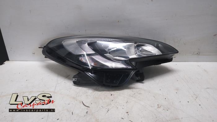Używane Reflektor prawy Opel Corsa E 1.4 Turbo 16V Cena € 345,00 Procedura marży oferowane przez LvS Carparts