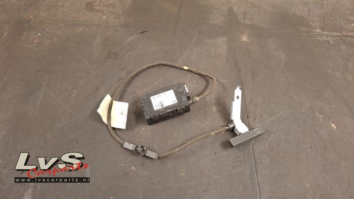 Używane Antena (rózne) Mitsubishi Outlander (GF/GG) 2.0 16V PHEV 4x4 Cena € 70,00 Procedura marży oferowane przez LvS Carparts