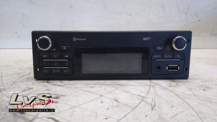 Używane Radio Renault Master III (EV/HV/UV/VA/VB/VD/VF/VG/VJ) 2.3 dCi 150 16V FWD Cena € 163,35 Z VAT oferowane przez LvS Carparts