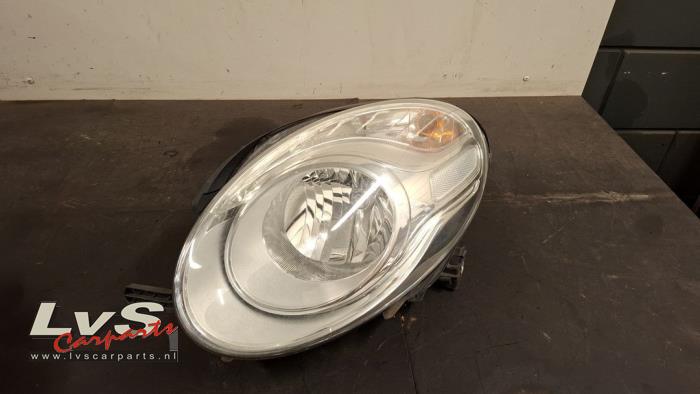 Używane Reflektor lewy Fiat 500L (199) 1.4 Turbo 16V Cena € 130,00 Procedura marży oferowane przez LvS Carparts