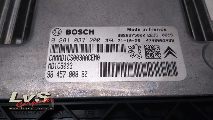 Engine management computer from a Opel Vivaro 1.5 CDTI 102 2021