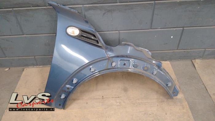 Używane Blotnik prawy przód Mini Clubman (R55) 1.6 Cooper D Cena € 70,00 Procedura marży oferowane przez LvS Carparts
