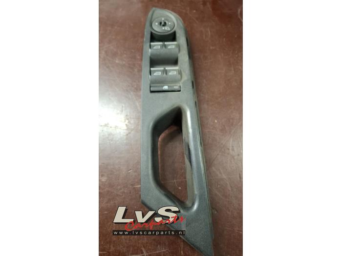 Usados Interruptor combinado de ventanillas Ford B-Max (JK8) 1.0 EcoBoost 12V 100 Precio € 40,00 Norma de margen ofrecido por LvS Carparts