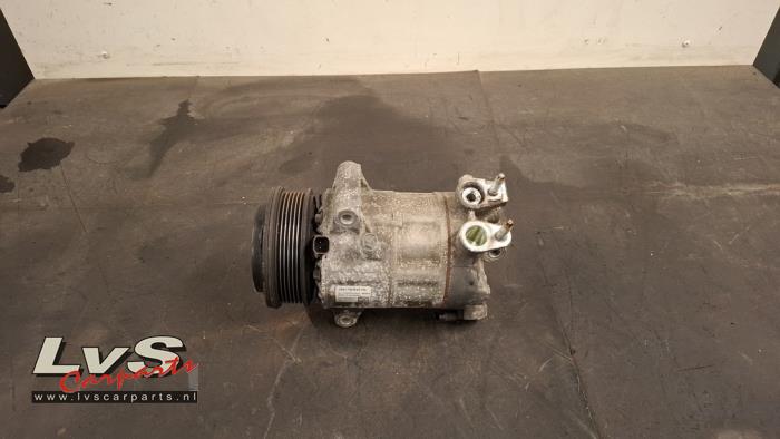 Usagé Pompe clim Ford Focus 4 Wagon 1.5 EcoBlue 120 Prix € 45,00 Règlement à la marge proposé par LvS Carparts