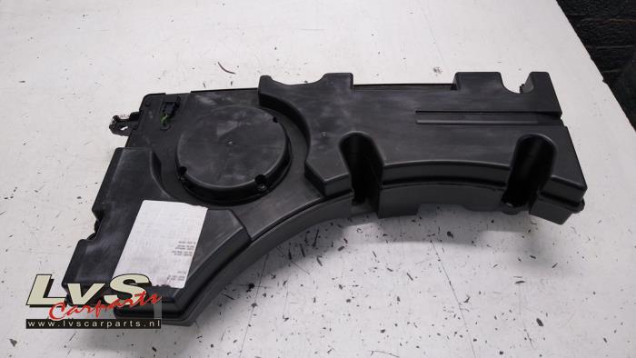 Używane Subwoofer Audi Q7 (4MB/4MG) 3.0 TDI V6 24V Cena € 40,00 Procedura marży oferowane przez LvS Carparts