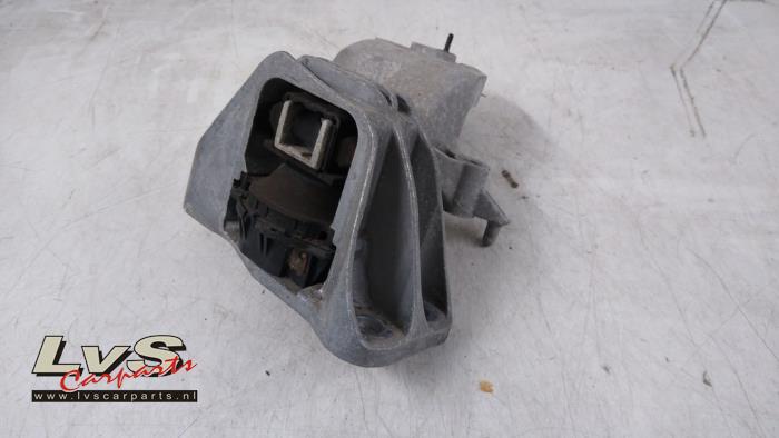Usagé Support moteur Nissan Qashqai (J11) 1.3 DIG-T 140 16V Prix € 40,00 Règlement à la marge proposé par LvS Carparts