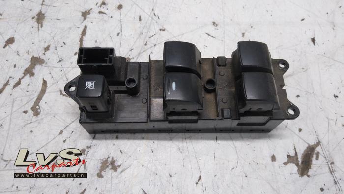 Usados Interruptor de ventanilla eléctrica Fiat Fullback 2.4 Turbodiesel 180 4x4 Precio € 72,60 IVA incluido ofrecido por LvS Carparts