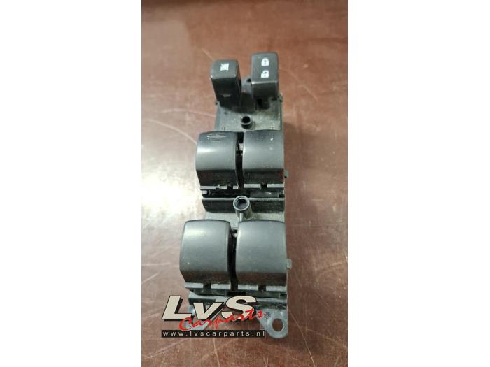 Usados Interruptor combinado de ventanillas Mitsubishi Outlander (GF/GG) 2.0 16V PHEV 4x4 Precio € 40,00 Norma de margen ofrecido por LvS Carparts