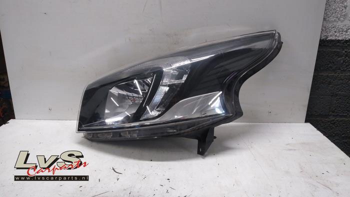 Używane Reflektor lewy Opel Vivaro B 1.6 CDTI Biturbo 120 Cena € 302,50 Z VAT oferowane przez LvS Carparts