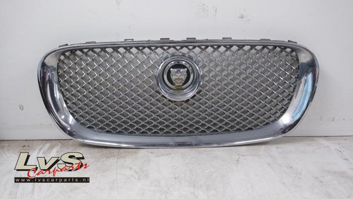 Begagnade Grill Jaguar XF (CC9) 2.7 D V6 24V Pris € 300,00 Marginaltabell erbjuds av LvS Carparts