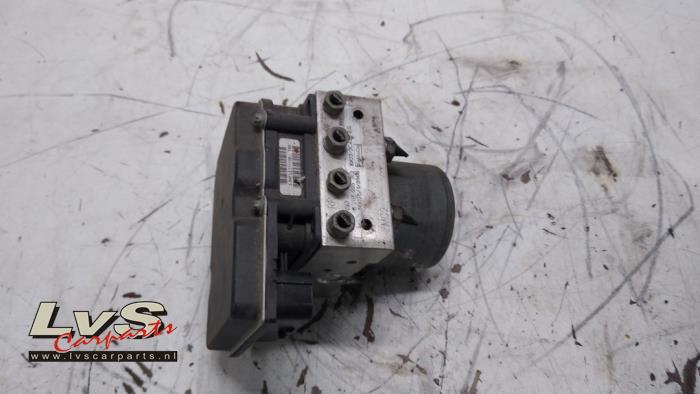 Usagé Pompe ABS Jaguar XF (CC9) 2.7 D V6 24V Prix € 250,00 Règlement à la marge proposé par LvS Carparts