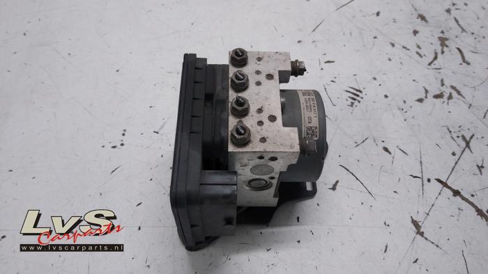 Usagé Pompe ABS Skoda Octavia Combi (5EAC) 2.0 TDI GreenTec 16V Prix € 90,00 Règlement à la marge proposé par LvS Carparts