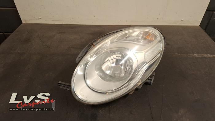 Używane Reflektor lewy Fiat 500L (199) 1.6 D 16V Multijet II Cena € 130,00 Procedura marży oferowane przez LvS Carparts