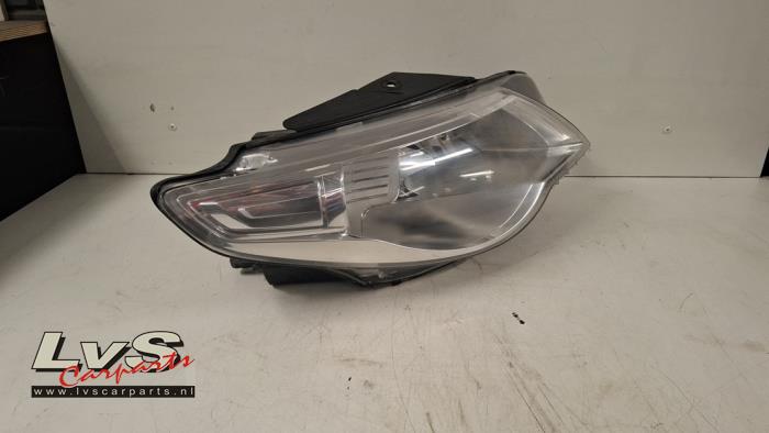 Używane Reflektor prawy Volkswagen Passat CC (357) 2.0 TDI 16V 135 Cena € 85,00 Procedura marży oferowane przez LvS Carparts