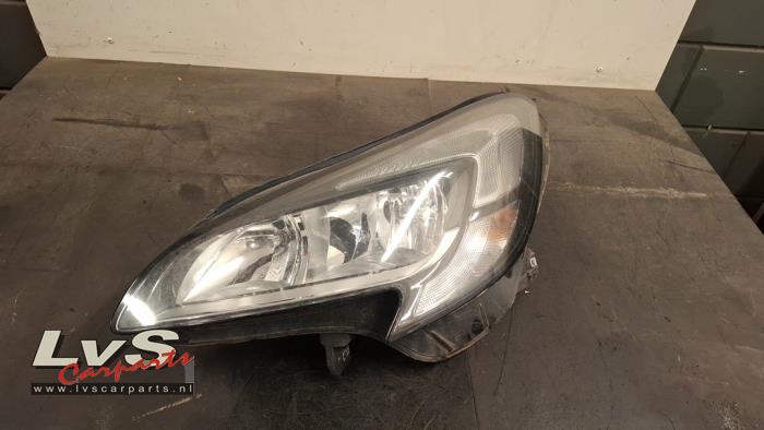 Używane Reflektor lewy Opel Corsa E 1.0 SIDI Turbo 12V Cena € 345,00 Procedura marży oferowane przez LvS Carparts