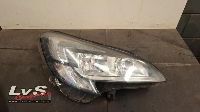 Używane Reflektor prawy Opel Corsa E 1.0 SIDI Turbo 12V Cena € 345,00 Procedura marży oferowane przez LvS Carparts