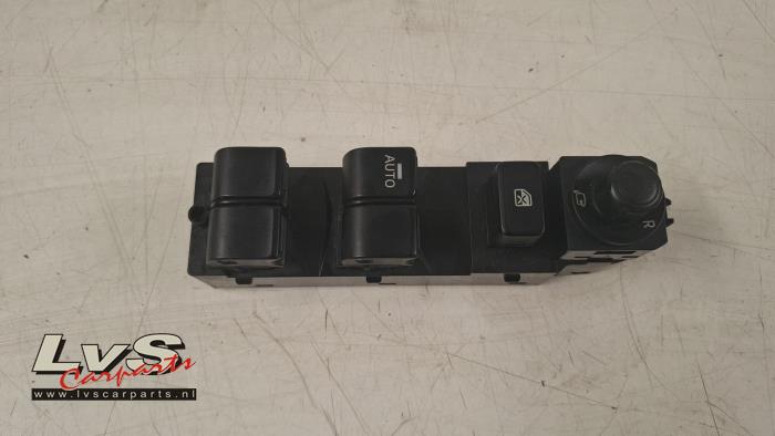 Usados Interruptor de ventanilla eléctrica Mazda 2 (DJ/DL) 1.5 SkyActiv-G 90 Precio € 50,00 Norma de margen ofrecido por LvS Carparts