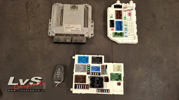Engine management computer from a Opel Astra L Sports Tourer (F4/FC/FN/FR) 1.6 Plug-in Hybrid Turbo 16V 2023