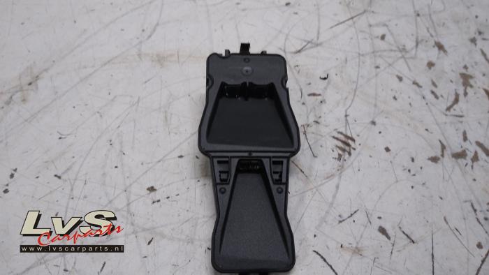 Begagnade Regnsensor Volvo V40 (MV) 1.6 T3 GTDi 16V Pris € 30,00 Marginaltabell erbjuds av LvS Carparts