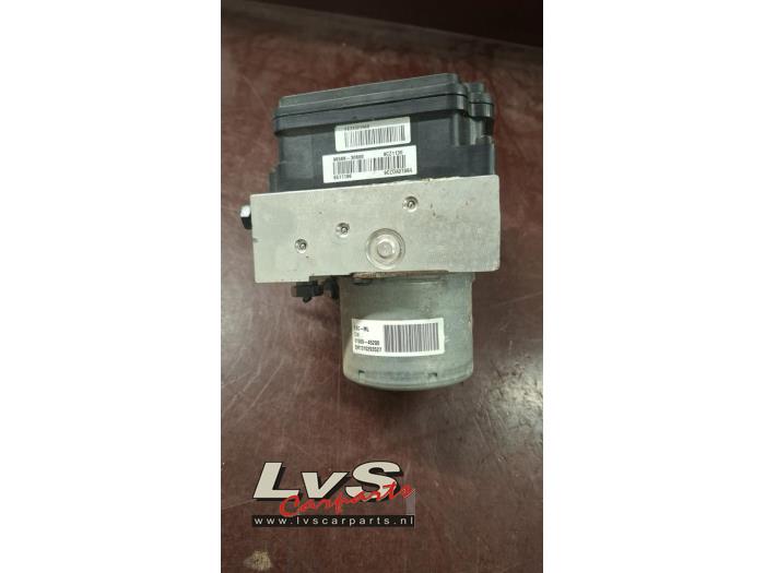 Begagnade ABS-pump Hyundai i30 Wagon (GDHF5) 1.6 CRDi Blue Drive 16V VGT Pris € 49,00 Marginaltabell erbjuds av LvS Carparts