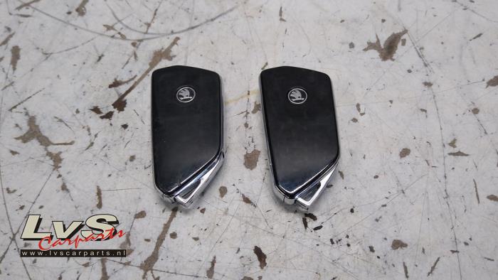 Używane Klucz Skoda Octavia Combi (NXAC) Cena € 75,00 Procedura marży oferowane przez LvS Carparts