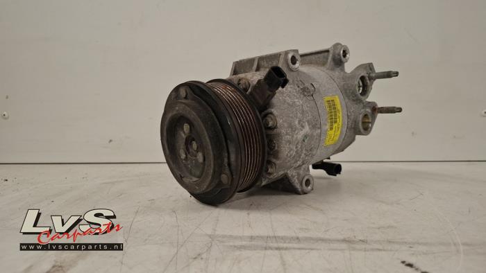 Usagé Compresseur de clim Ford Kuga II (DM2) 1.5 EcoBoost 16V 150 Prix € 65,00 Règlement à la marge proposé par LvS Carparts
