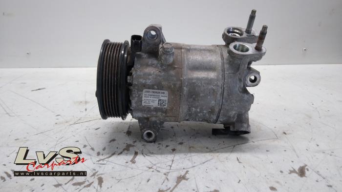 Usagé Compresseur de clim Ford Fiesta 7 1.0 EcoBoost 12V Prix € 65,00 Règlement à la marge proposé par LvS Carparts