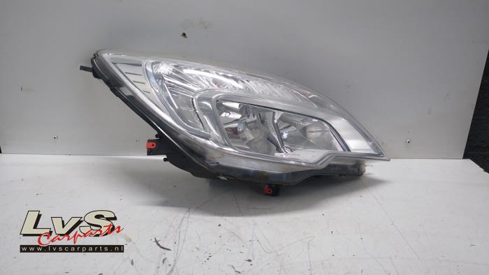 Używane Reflektor prawy Opel Meriva (B) 1.7 CDTi 16V Cena € 90,00 Procedura marży oferowane przez LvS Carparts