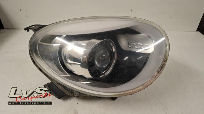 Używane Reflektor prawy Fiat 500X (334) 1.4 Multi Air 16V Cena € 450,00 Procedura marży oferowane przez LvS Carparts