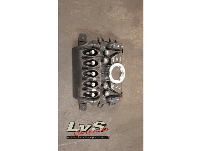 Usagé Commande chauffage Mini Clubman (R55) 1.6 16V John Cooper Works Prix € 100,00 Règlement à la marge proposé par LvS Carparts