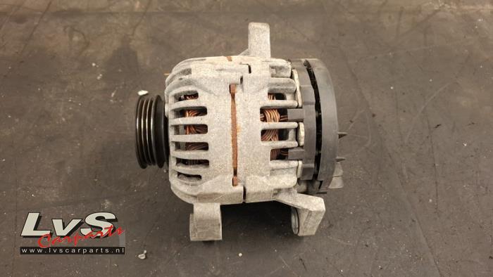 Begagnade Dynamo Renault Twingo II (CN) 1.2 16V Pris € 25,00 Marginaltabell erbjuds av LvS Carparts