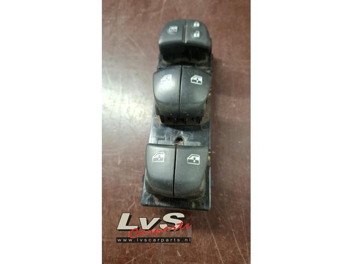 Usados Interruptor de ventanilla eléctrica Nissan Qashqai (J11) 1.7 dCi 150 Precio € 37,50 Norma de margen ofrecido por LvS Carparts