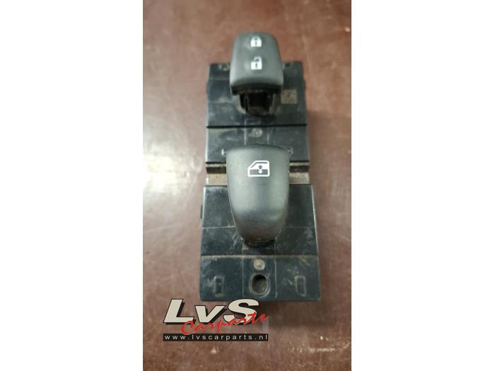 Usados Interruptor de ventanilla eléctrica Nissan Qashqai (J11) 1.7 dCi 150 Precio € 25,00 Norma de margen ofrecido por LvS Carparts