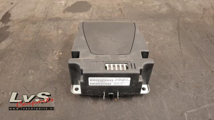 Used Head-up display Opel Crossland (X) 1.2 Turbo 12V Euro 6 Price € 300,00 Margin scheme offered by LvS Carparts