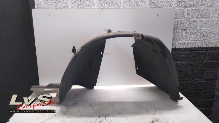 Używane Nadkole Peugeot 2008 (CU) 1.6 VTI 16V Cena € 40,00 Procedura marży oferowane przez LvS Carparts
