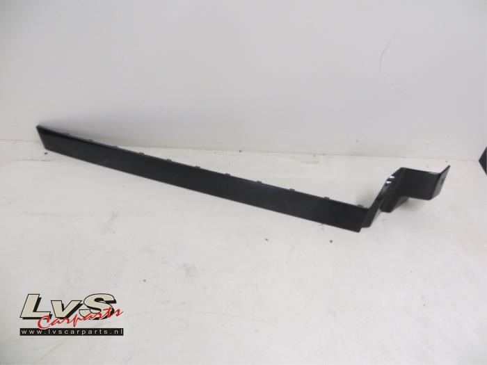 Sliding door rail trim