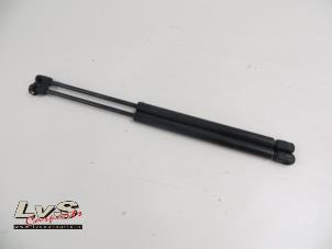 Used Set of gas struts for boot Hyundai Santafe Price € 16,00 Margin scheme offered by LvS Carparts