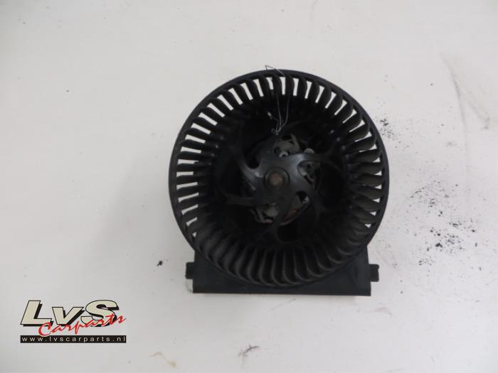 Heating and ventilation fan motor from a Seat Leon 2003